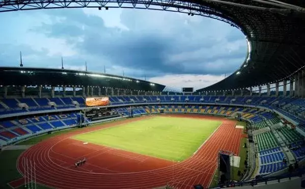 Miris, Stadion 800 Milyar Ini Tak Terawat, Sampai Kursi Penonton Ditumbuhi Rumput