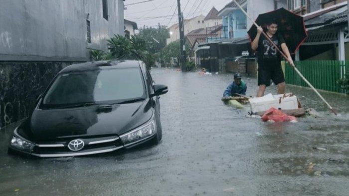 Foto Terparah Banjir Lumpuhkan Jakarta Pagi Ini, Tangis Duka Siswa SMA Tewas Kesetrum