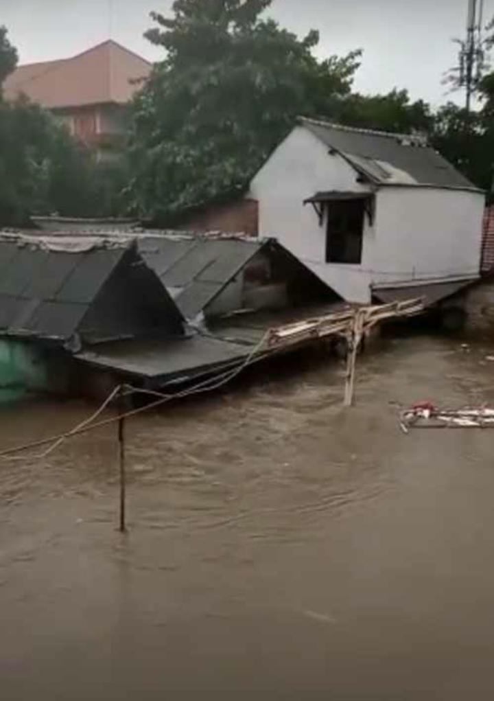 Tahun Baru, Jakarta Di Kepung Banjir