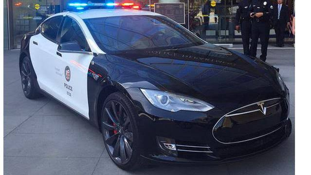 Tesla Milik Polisi California Kehabisan Listrik Membuat Gagal Mengejar Penjahat