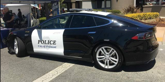 Tesla Milik Polisi California Kehabisan Listrik Membuat Gagal Mengejar Penjahat