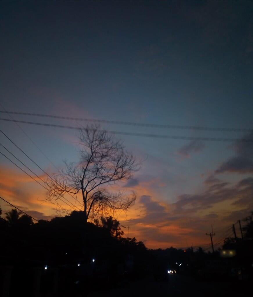 Kehampaan di sore hari