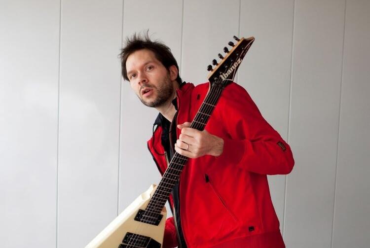 WOW, Paul Gilbert Akui Soal Gitaris yang Pengaruhi Gaya Mainya Berdarah Indonesia