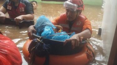 Banjir Jakarta: Belasan meninggal, lebih dari 31.000 warga ibu kota mengungsi