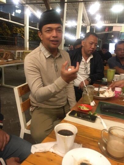 Gus Hans Maju Pilwali Surabaya, Nunggu Komando