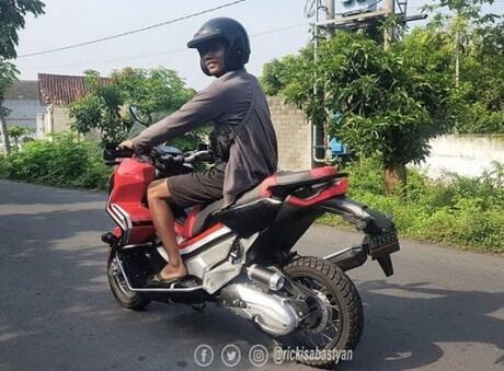 Mirip Wujud Honda X-ADV 750, Tapi Ternyata Cuma Modif Motor Ini