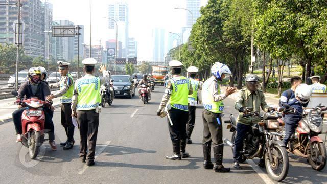 Termasuk Korupsi! Mari Kita Hentikan Budaya TA, Terlambat Dan Uang Damai