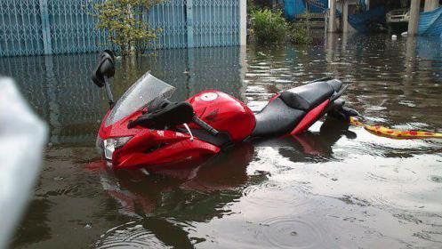 Lakukan Hal Ini Jika Sepeda Motor Terendam Banjir