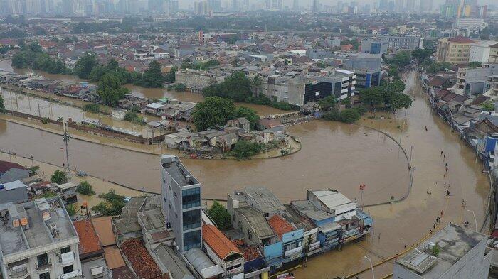Banjir Akibat Kembang Api, Ada yang Bersyukur Melihat Derita Orang Lain