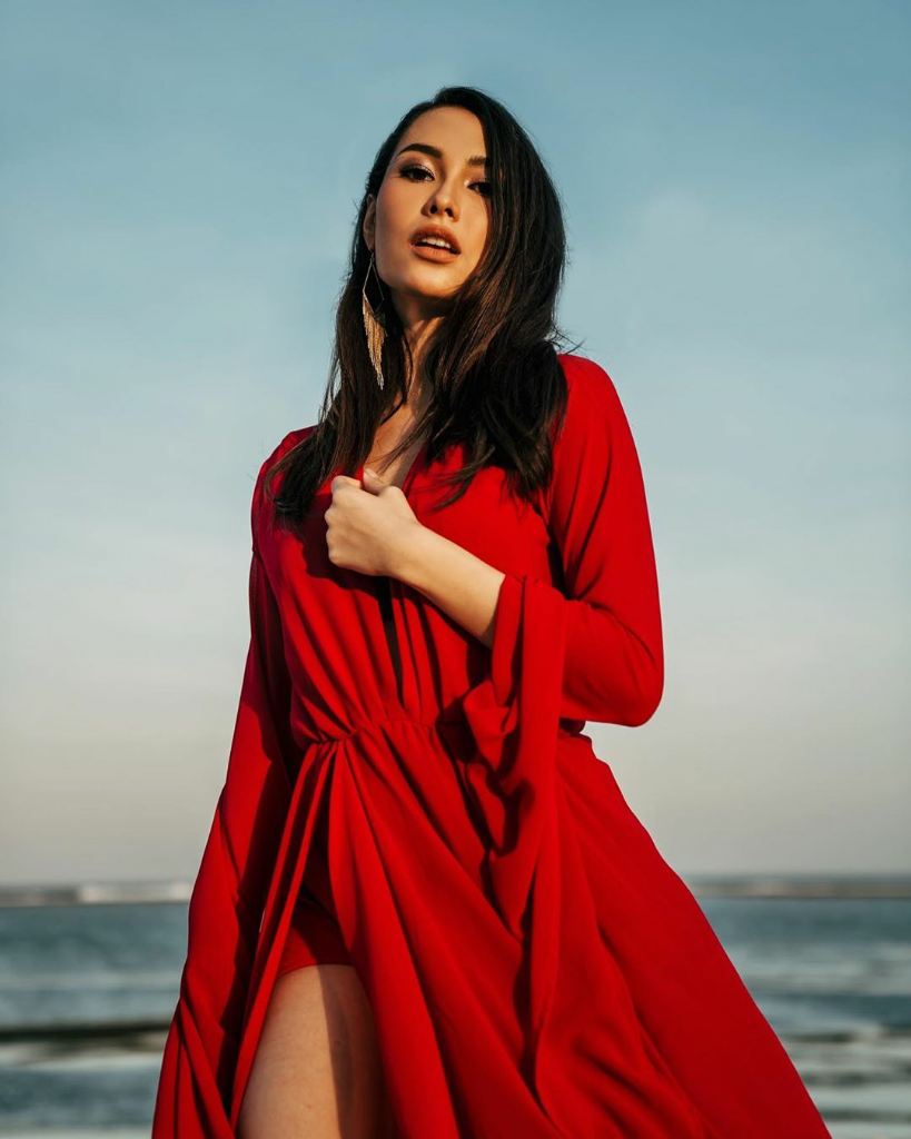 Eksekusi Gown Merah Dipantai, Frederika Jangan Turun Tahta!!