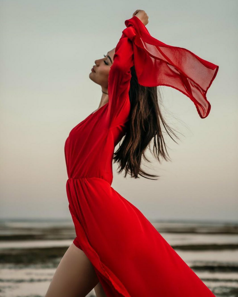 Eksekusi Gown Merah Dipantai, Frederika Jangan Turun Tahta!!