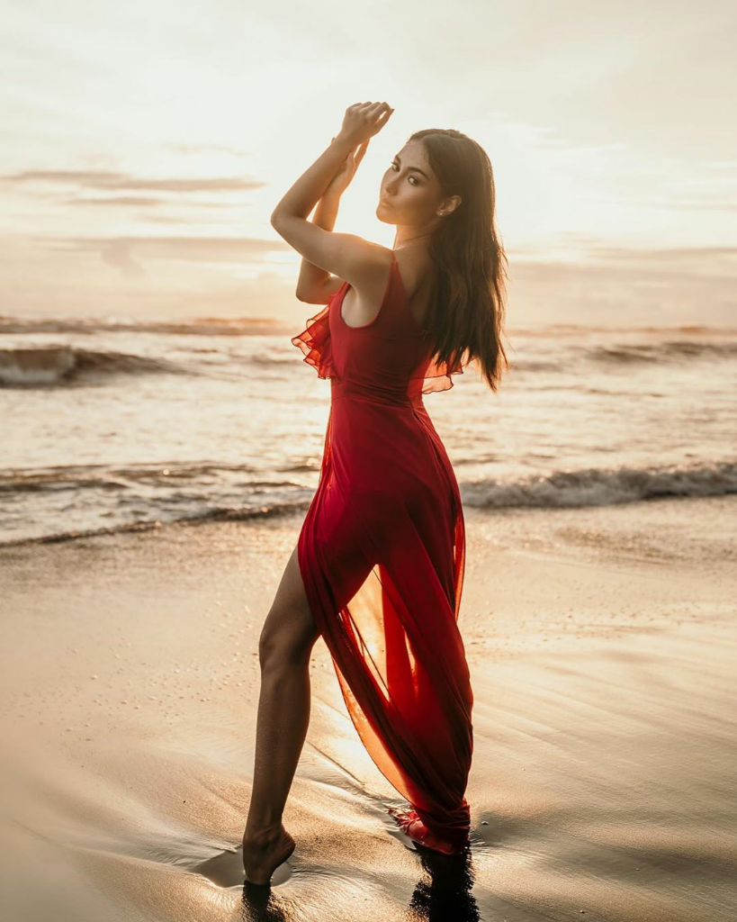 Eksekusi Gown Merah Dipantai, Frederika Jangan Turun Tahta!!