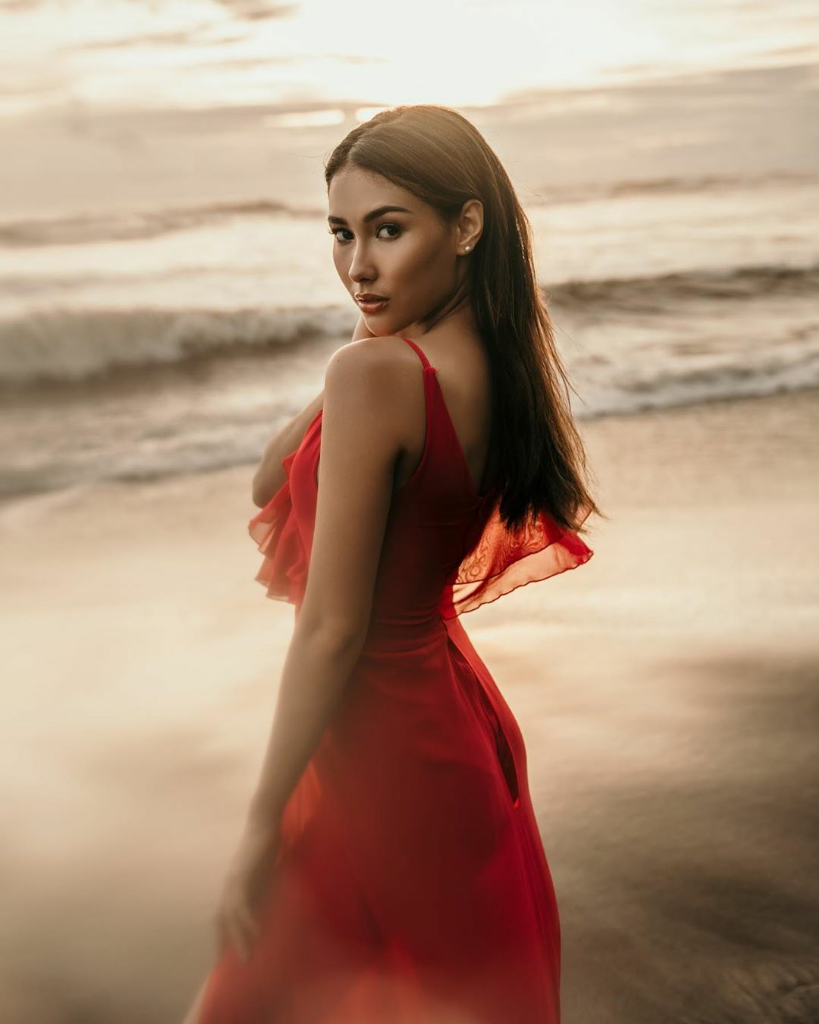 Eksekusi Gown Merah Dipantai, Frederika Jangan Turun Tahta!!