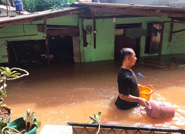 &#91;Pemprov DKI Lambat&#93; 24 Jam Lebih Banjir, Warga Belum Dapat Pasokan Air Bersih