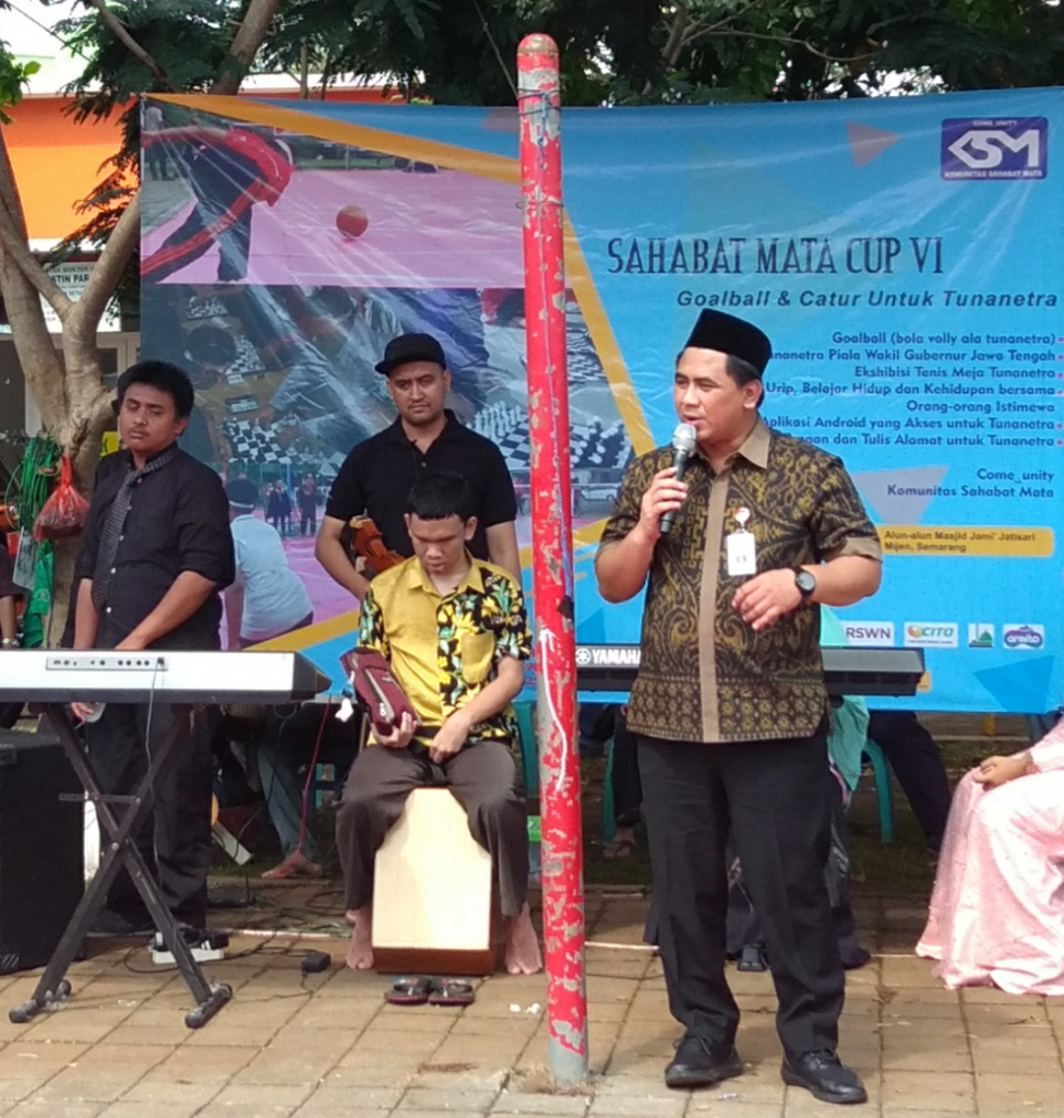 Serunya Wagub Jateng Bermain Goalball, Bola Voli Ala Tunanetra