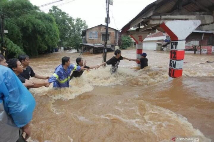 Bencana Akibat Dosa, 31.000 Orang Jakarta Mengungsi, Rumahnya Terendam Banjir