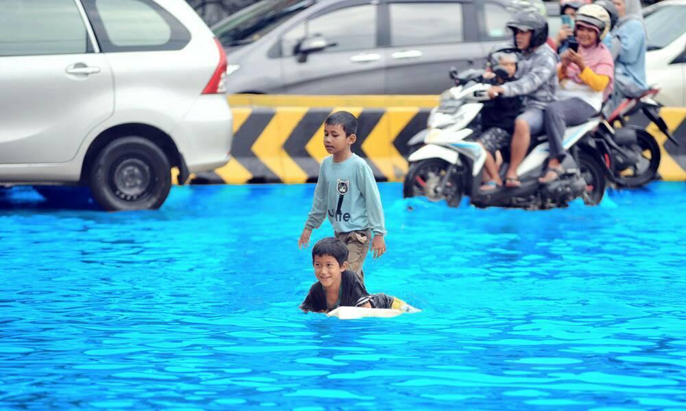 Keren! Ini Dia Deretan Edit Foto Saat Kejadian Banjir, Setuju Tidak?