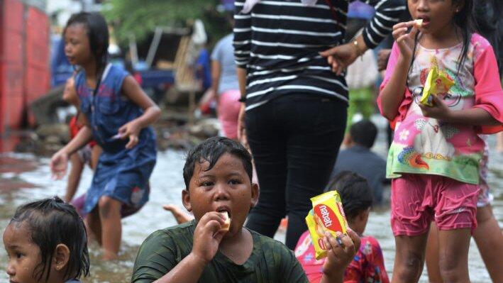 Korban Banjir di Rawa Buaya Mulai Terserang Diare hingga Gatal-gatal

