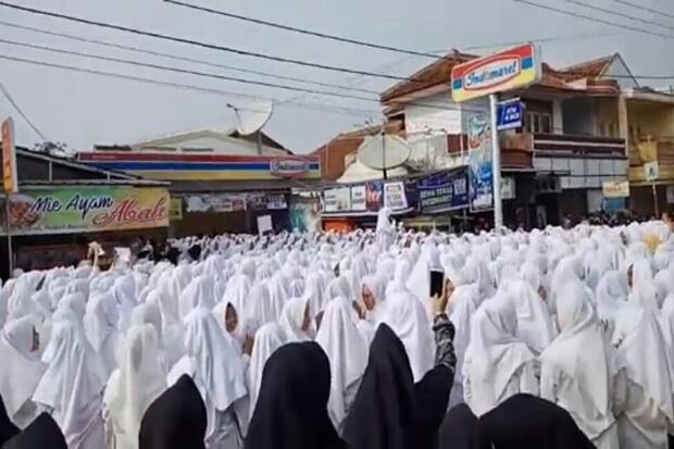 Tak Terima Dituduh Mencuri, Ribuan Santri Kepung Minimarket di Tasikmalaya