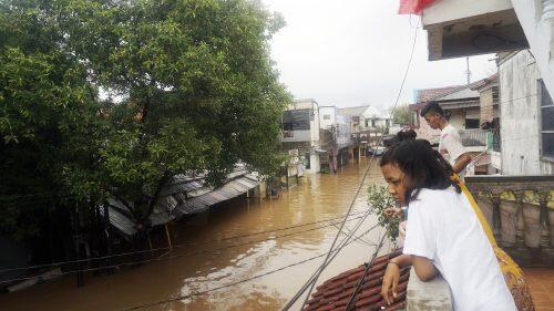 Mobil Ketua MPR Terendam, Anies Sebut Kemang Tak Banjir