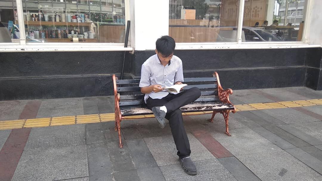 Suka dengan Sepupu? Begini Kisah TEES dari Sepupu, Hago, Hingga Orang Gila!