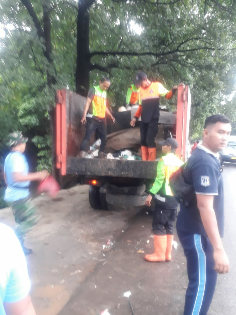 Sampah Jakarta Setelah Pasca Banjir, Adakah Solusinya?