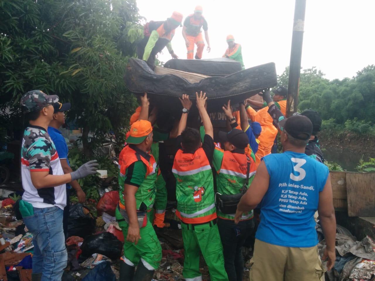 Sampah Jakarta Setelah Pasca Banjir, Adakah Solusinya?