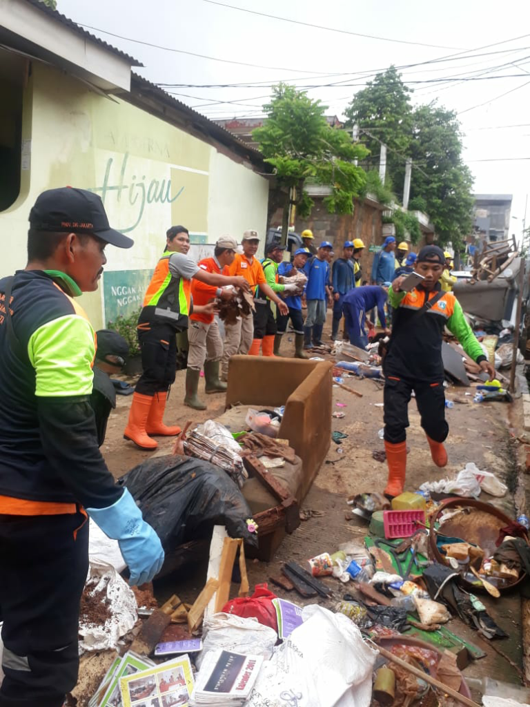 Sampah Jakarta Setelah Pasca Banjir, Adakah Solusinya?