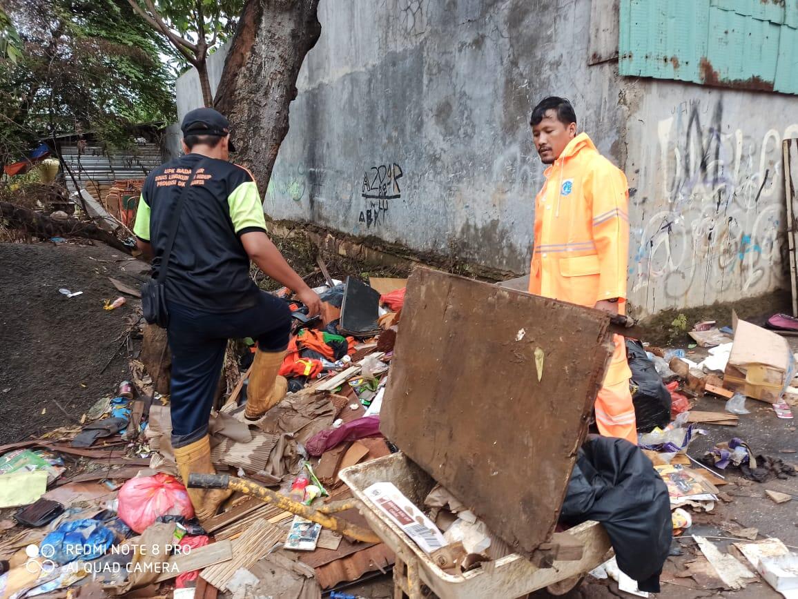 Sampah Jakarta Setelah Pasca Banjir, Adakah Solusinya?