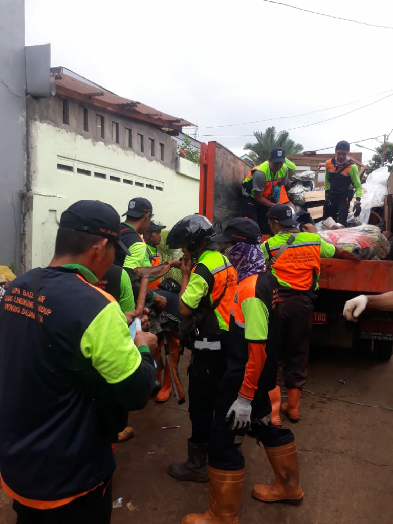 Sampah Jakarta Setelah Pasca Banjir, Adakah Solusinya?