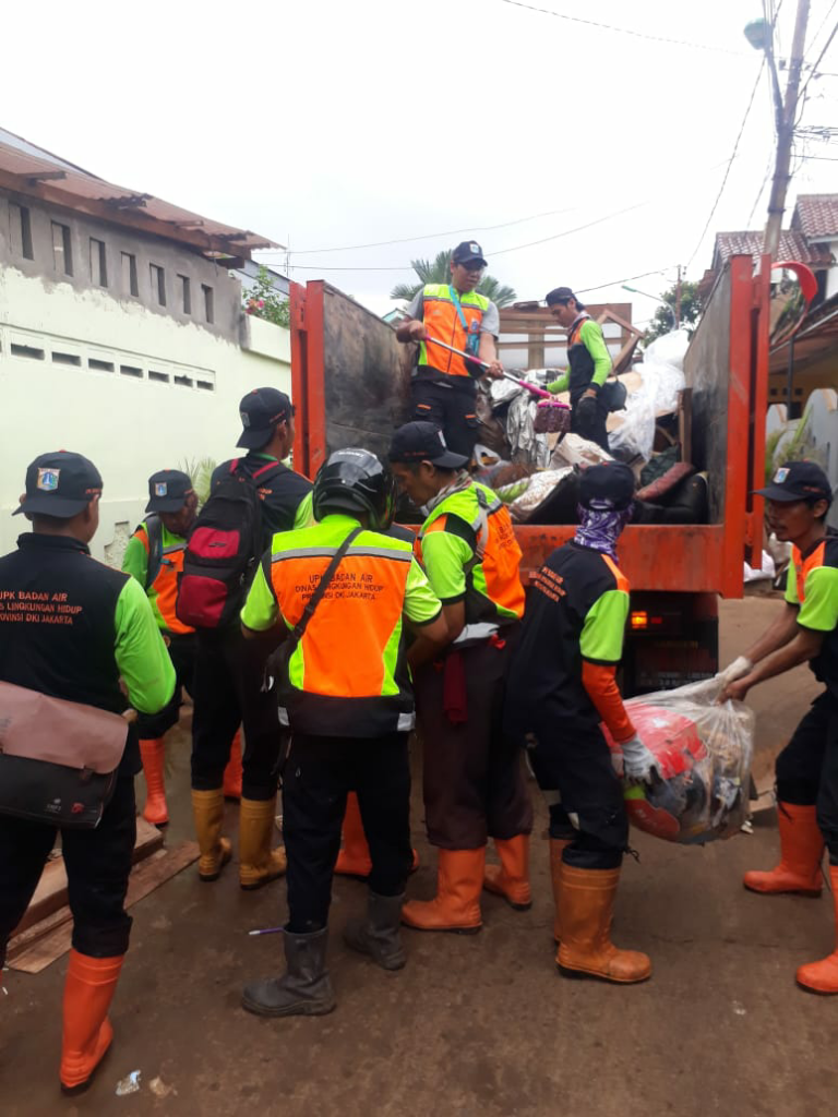 Sampah Jakarta Setelah Pasca Banjir, Adakah Solusinya?