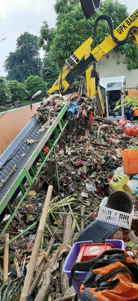 Sampah Jakarta Setelah Pasca Banjir, Adakah Solusinya?