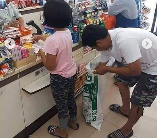 Cara Unik Negara Thailand Mengurangi Kantong Plastik! Tas Branded Buat Belanja?