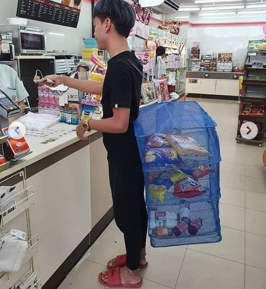 Cara Unik Negara Thailand Mengurangi Kantong Plastik! Tas Branded Buat Belanja?