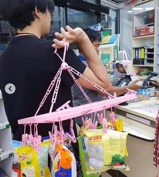 Cara Unik Negara Thailand Mengurangi Kantong Plastik! Tas Branded Buat Belanja?
