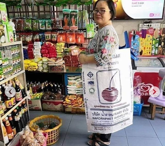 Cara Unik Negara Thailand Mengurangi Kantong Plastik! Tas Branded Buat Belanja?