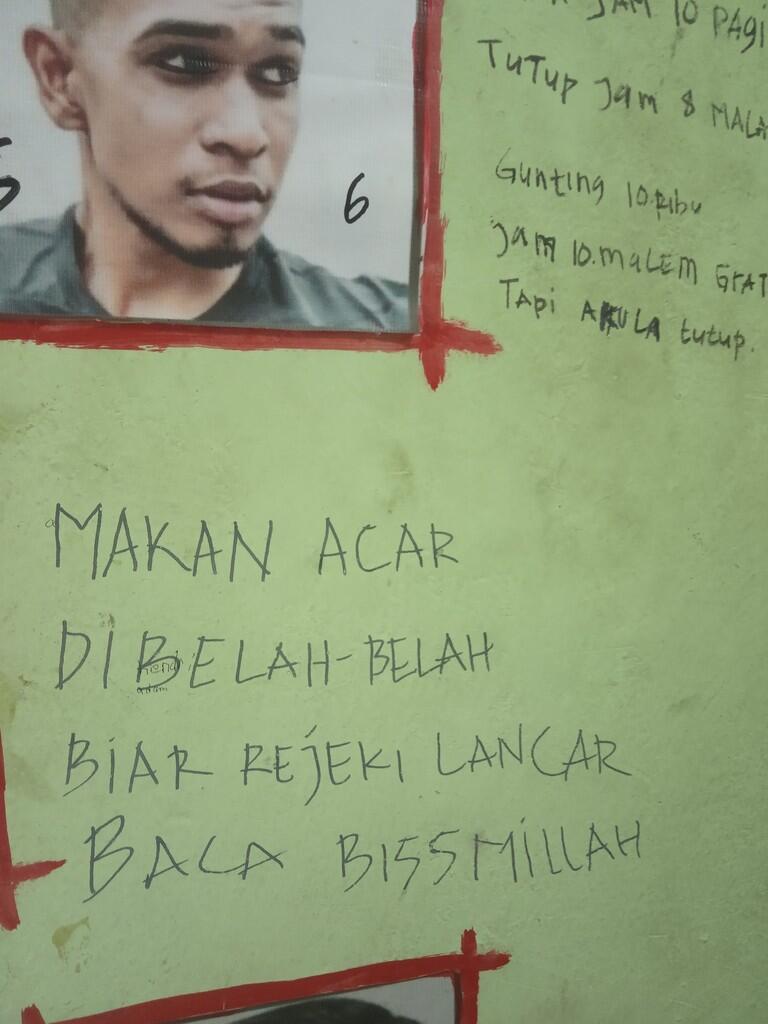 Ketika Tukang Cukur Hobi Mencukur Kata-Kata