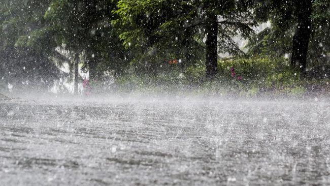 Waspada Cuaca Hari Ini: Hujan Deras Guyur Jaktim dan Jaksel