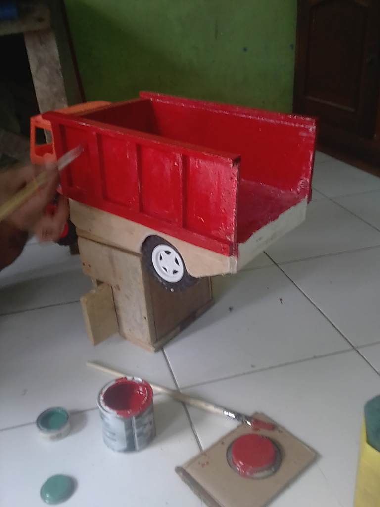 Jadi Orang Tua Kreatif, Mobil Mainan Bekas Di Sulap Jadi Miniatur Truk Sound Keren !