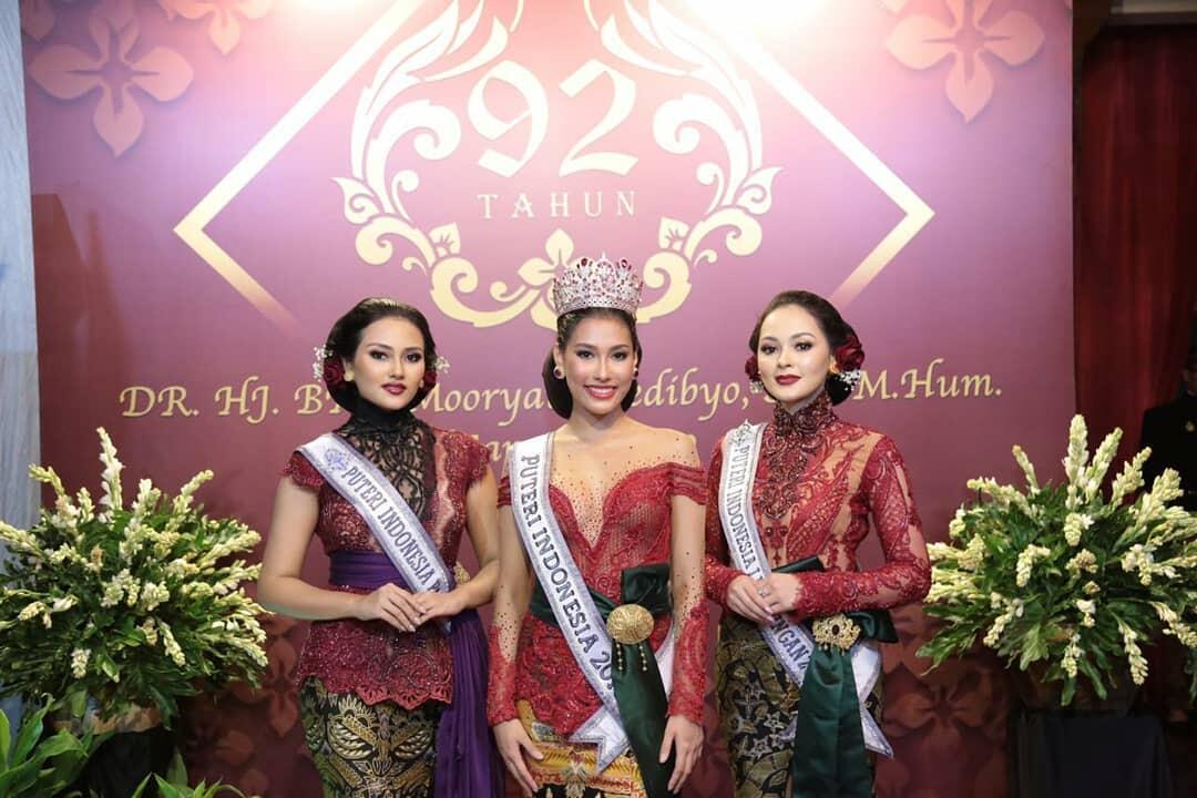 Puteri Indonesia Berkebaya Di Acara Tadi Malam. Bak Bidadari Turun Khayangan!