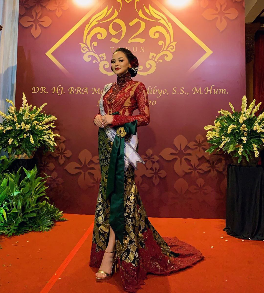 Puteri Indonesia Berkebaya Di Acara Tadi Malam. Bak Bidadari Turun Khayangan!