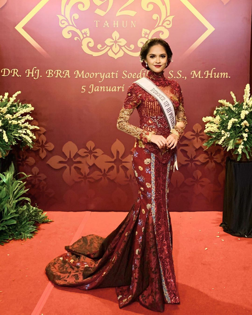 Puteri Indonesia Berkebaya Di Acara Tadi Malam. Bak Bidadari Turun Khayangan!