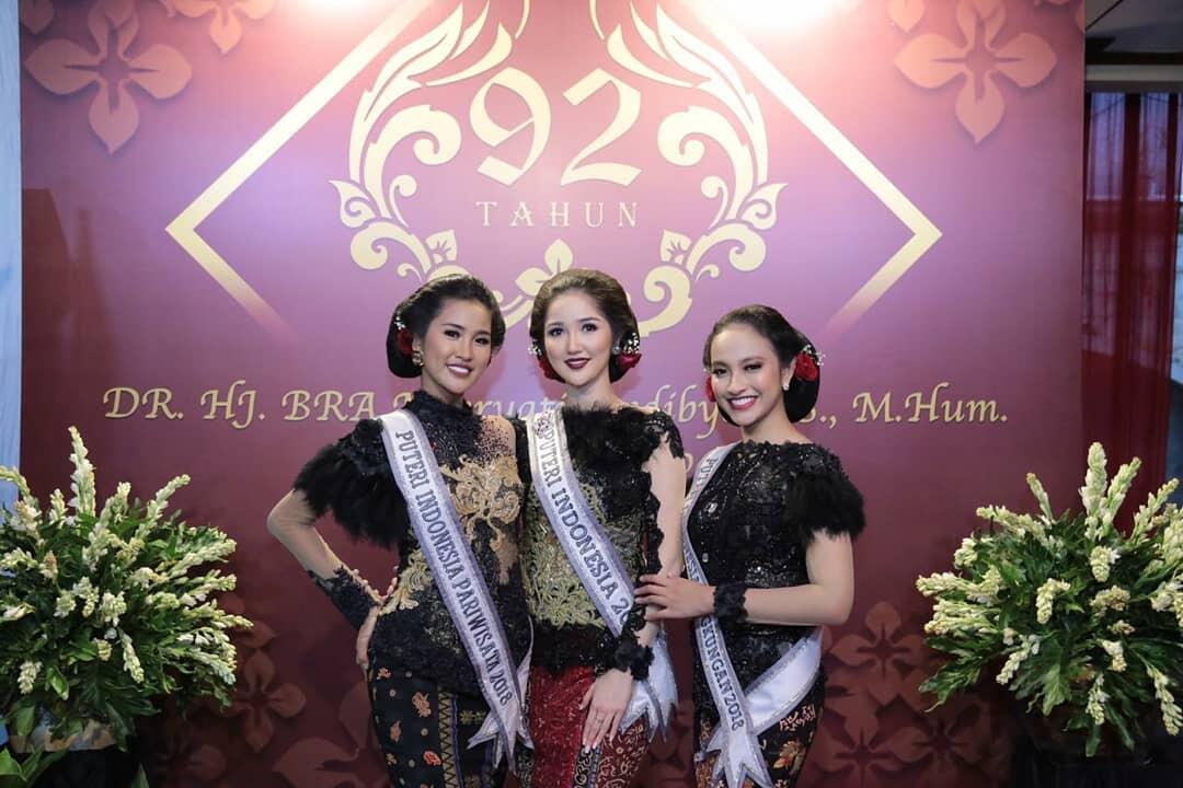 Puteri Indonesia Berkebaya Di Acara Tadi Malam. Bak Bidadari Turun Khayangan!