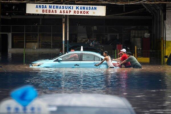 Anies &quot;15 Persen Wilayah Jakarta Kena Banjir&quot; | | Masa 15% ??? Yakin Nies ???