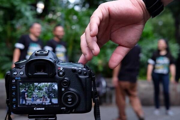 Foto Pakai HP Ga Kalah Keren Loh! Pelajari Tips dan Triknya Biar Fotomu Makin Kece!