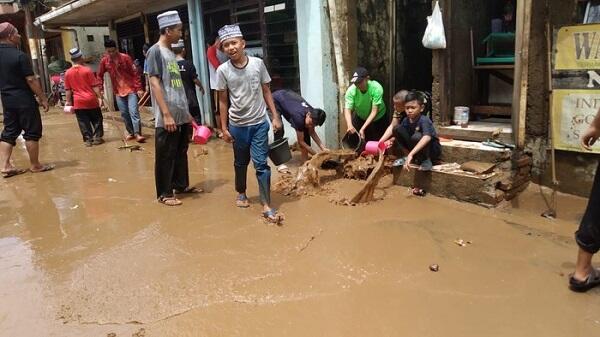 Pertarungan Cebong Dan Kampret Belum Usai , Pdhl Ancaman Dr Luar Di Depan Mata.