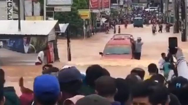 Mobil Diesel Bisa Libas Banjir Tanpa Mogok, kok Bisa?