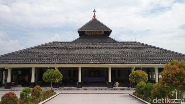 Viral! Bupati Demak Terbitkan Surat Larangan Bertamu Jelang Maghrib