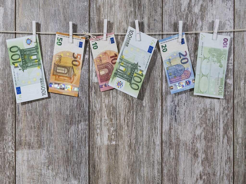 NILAI EURO SEMAKIN KUAT TERHADAP DOLAR AS SAMBIL MENUNGGU DATA ZONA EURO & DATA AS