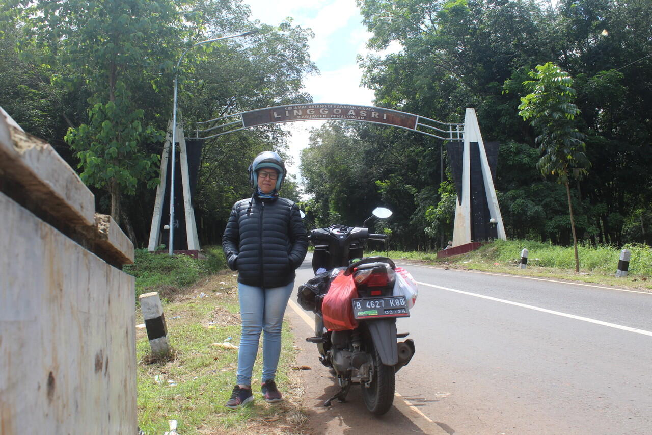 touring naik motor bareng istri